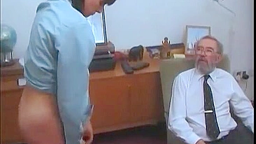 Palmadas em Teens de Londres - Americana Safada Pune Garotas Britânicas Malvadas