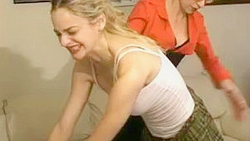 Palmadas e Enema como Punição pra Adolescentes Fumantes