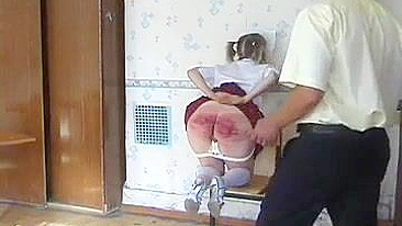 Palmadas em Adolescente na Academia Russa - Surra no Cu de Garotas Malcriadas