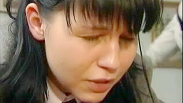 Punição Nazista - Estudante de Intercâmbio Apanha e Faz BDSM com Oficiais da Gestapo