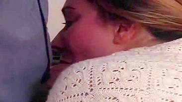 Gordinha Safada Apanha por Ser Má