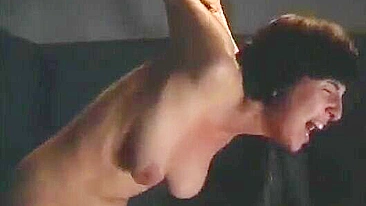 Tortura em Prisão Comunista - BDSM, Palmadas e Técnicas Cruéis de Interrogatório