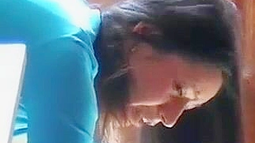 Sobrinha Leva Punição Rígida da Tia com Surra Forte