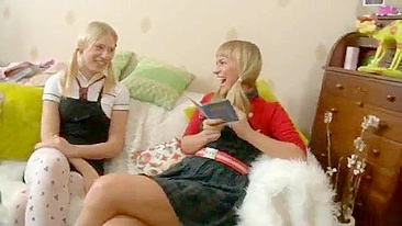 Lésbicas Russas com Strapon no Anal Fodendo