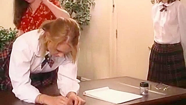 Chegada Safada da Colegial - Castigo com Chibata pra Adolescente