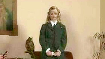 Vídeo Hardcore XXX - Foda na Mesa e Palmadas em Novinha