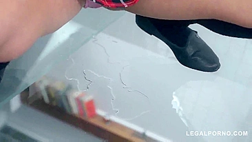 Cindy Loarn, Colegial Mijona, Leva Palmadas e Foda