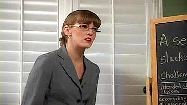 Palmadas em Colegiais Gostosas na Sala - Punição pra Alunas Safadas