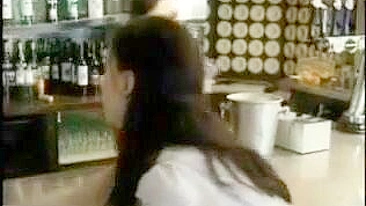 Punição com Surra na Adolescente no Pub - Vídeo XXX 100% Grátis