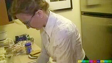 Garota Teen Punida pela Mãe por Briga com Irmão