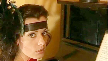 Punição com Palmadas por Falhar na Aula de Piano - Novinhas Levam na Bunda Nua