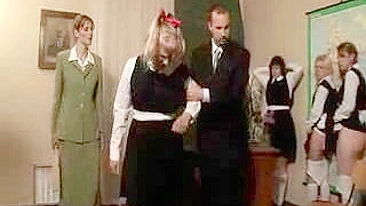 Rabos das Garotas Morcego em Punição Severa - Assista Agora!