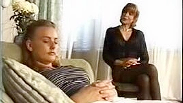 Palmadas pelo Terapeuta 1 - Vídeo Fetichista de Adolescente Nua