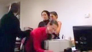 Fetiche de Punição com Palmadas, Bondage, Meias e Calcinhas