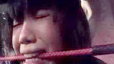 Novinha Asiática Leva Punição Intensa de Palmadas