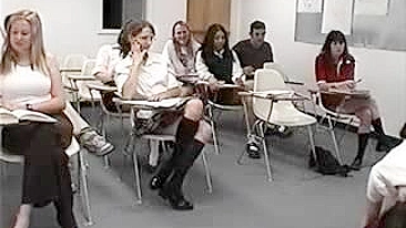 Punição com Palmadas - Garota Fofa Apanha da Professora na Sala