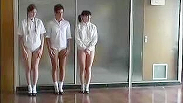 Surra e Chibata como Castigo pra Três Novinhas Safadas de Lingerie Vermelha