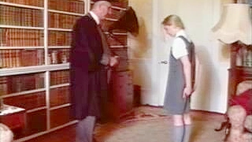 Aluno Ruim Leva Palmadas do Professor - Sexo e Humilhação