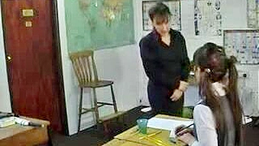 Professora Bate em Aluna Safada em Vídeo XXX Sexy