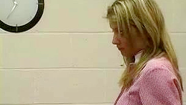 Punição em Teen - Palmadas e Caning por Crime de Carro com Vestido Vermelho