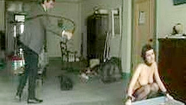 Morena Organizando Revistas Chicoteada pelo Mestre