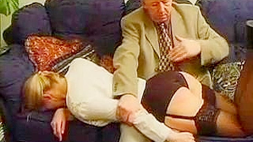 Palmadas na Professora - Castigo com Bunda Vermelha