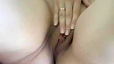 Saciando Desejos: Grávida Se Diverte com Brinquedo pra Prazer