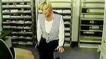 Loira Grávida Sensual Curte Encontro Quente com Homem Mais Velho