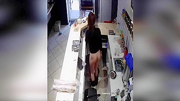 Câmera espiã pega! Colega se masturbando no trampo de verdade