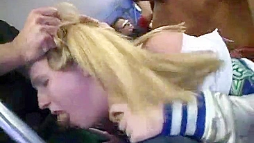 Colegial Branquinha Apalpada por Tarados no Ônibus