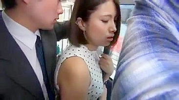 Humilhação Pública de Japonesa Acaba em Foda Quente