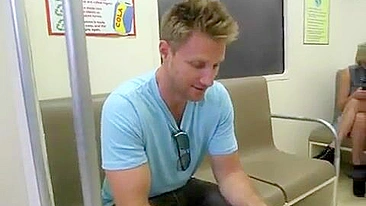 Violet Raye provoca no trem público - imperdível!