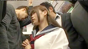 Colegial Japonesa é Arrombada por Dois Maníacos no Ônibus