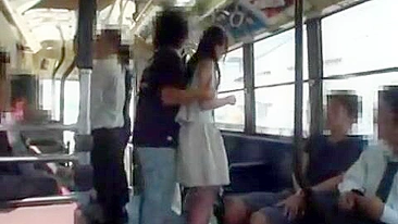 Novinha excitada cavalga pau no Japão