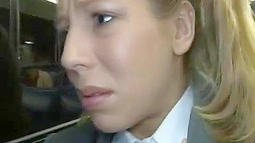 Apalpada e Fodida por Desconhecido no Ônibus Japonês - Estudante Americana