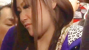 Apalpada e Pelada no Ônibus Vazio