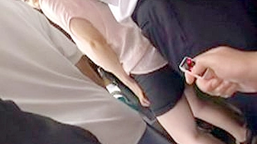 Pervertido Maluco Humilha Garota Jovem no Ônibus