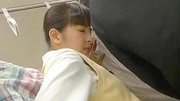 Garota no Metrô Japonês Atacada por Desconhecido