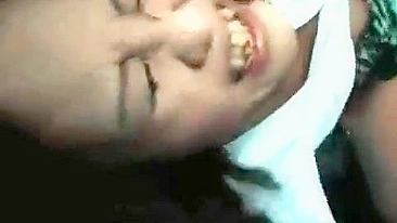 Strip e Ataque no Ônibus Público em Mulher Pobre por Tarados