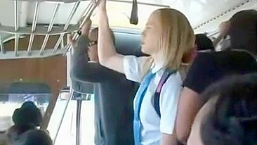 Maníacos Apalpam e Abusam de Estudante no Ônibus