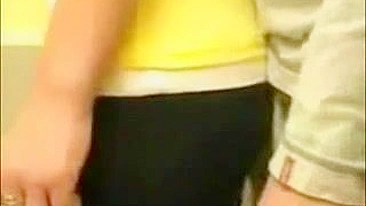 Pau Duro Esfregando e Mão na Bunda no Ônibus