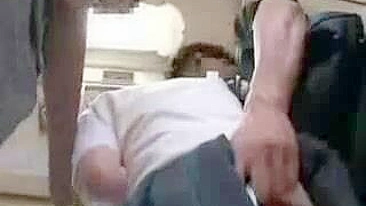 Japonesa Apalpada e Fodida por Maníaco de Uniforme no Ônibus