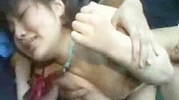 Novinha Japonesa Apalpada e Fodida no Ônibus