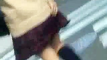 Novinha Gozando e Levando Porra no Ônibus com Colegial Tímida