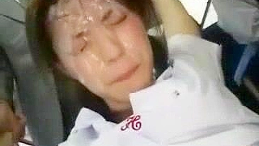 Colegial Japonesa Apalpada no Ônibus