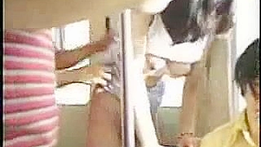 Foda Pública e Apalpadas em Adolescente Japonesa no Trem Lotado