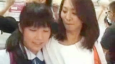 Mãe e Filha Apalpadas e Fodidas no Ônibus