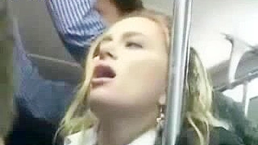 Cena no Ônibus Público - MILF Loira Apalpada e Violada na Europa