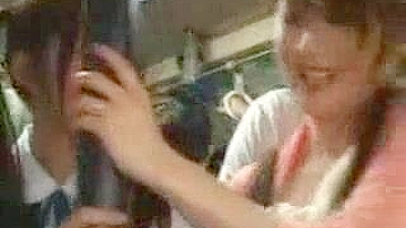 Mãe e Filha Ficam Íntimas em Público