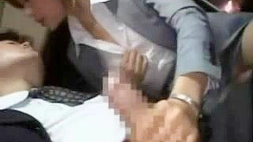 MILF Japonesa Curte Sexo Público no Ônibus 3